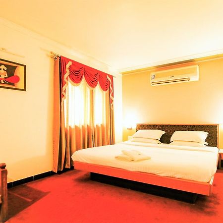 Hotel Sangam Karād エクステリア 写真