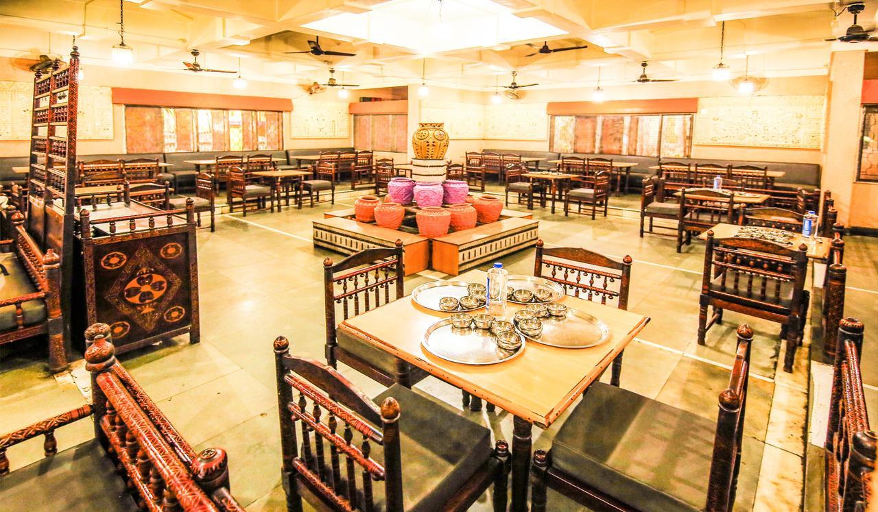 Hotel Sangam Karād エクステリア 写真