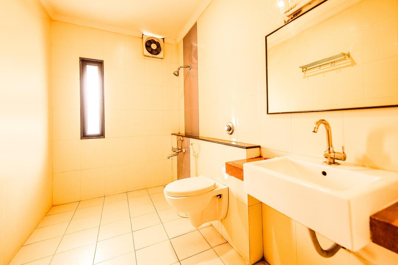 Hotel Sangam Karād エクステリア 写真