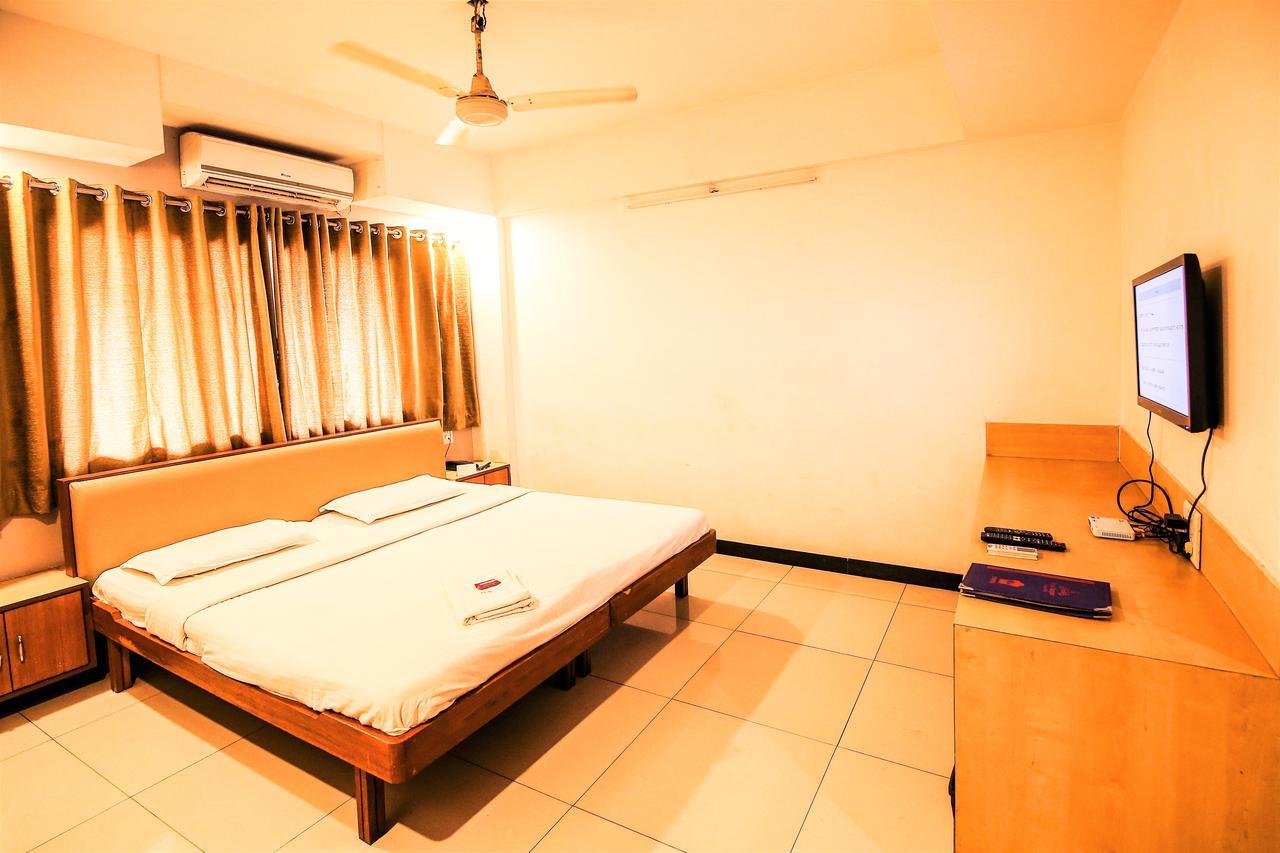 Hotel Sangam Karād エクステリア 写真