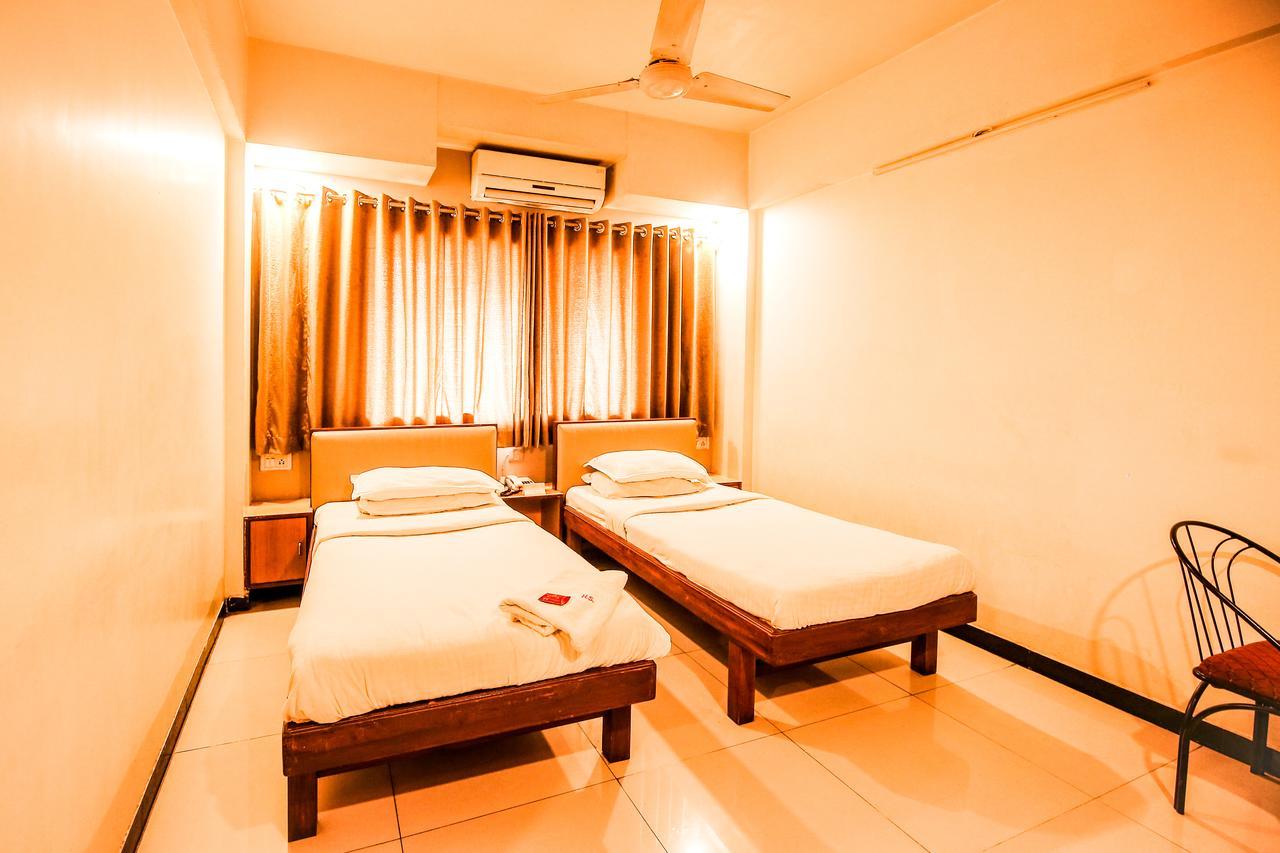 Hotel Sangam Karād エクステリア 写真