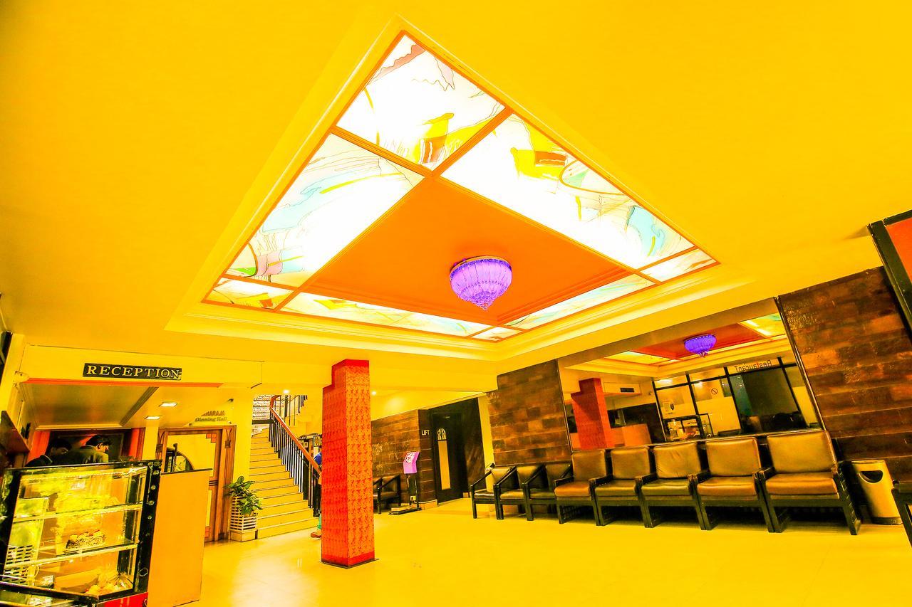 Hotel Sangam Karād エクステリア 写真